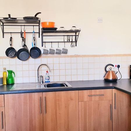 חלנדודנו St Hilary Central Apartments מראה חיצוני תמונה