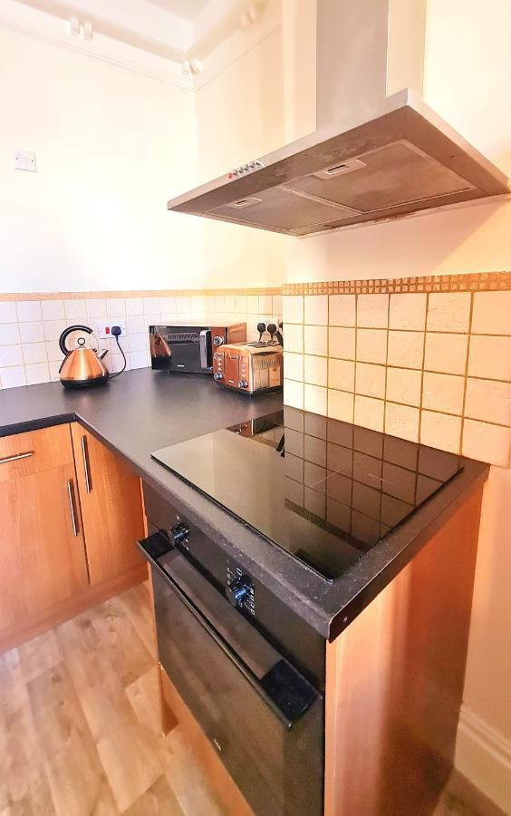 חלנדודנו St Hilary Central Apartments מראה חיצוני תמונה